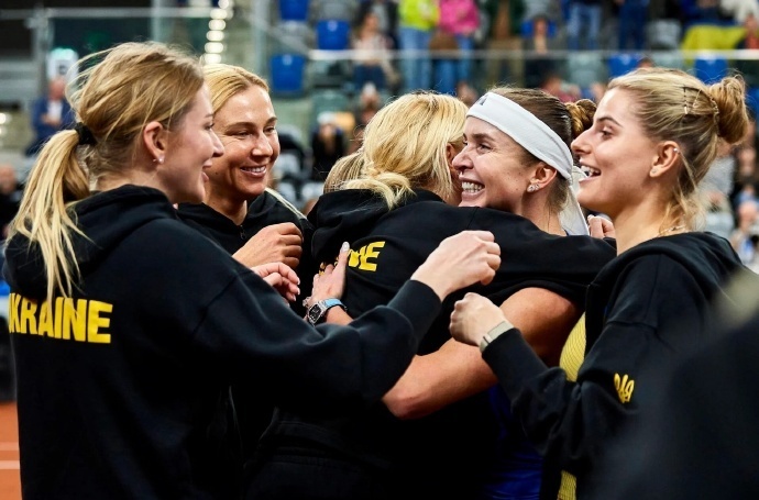 乐鱼体育-重返赛场引发热议！，费德勒在美国队比赛中败北比赛高潮迭起-乐鱼体育