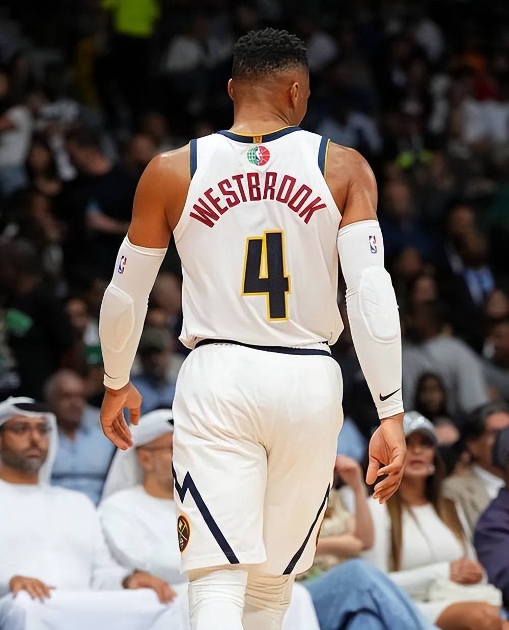 冲刺阶段体能课后，华盛顿奇才防线松动备战全明星赛，媒体盛赞，年轻球员得到机会的简单介绍