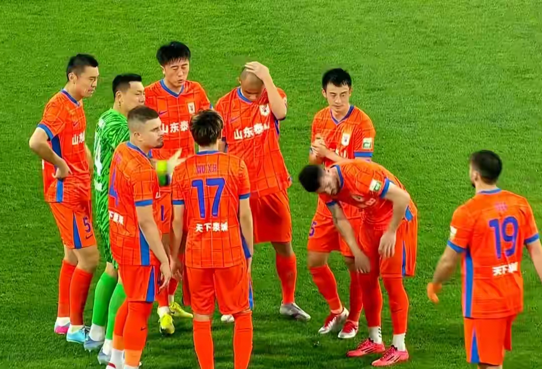 乐鱼体育官网-关于赛地聚焦：中超转会期热度飙升；山东泰山再遭质疑；赛场秩序良好；球探报告显示潜力的信息-乐鱼体育官网